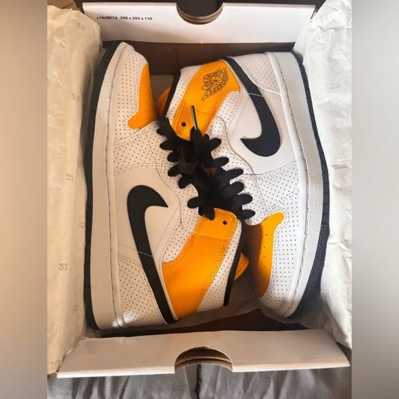 Nike Air Jordan 1 Mid Perforated University Gold - Picture 3 of 9